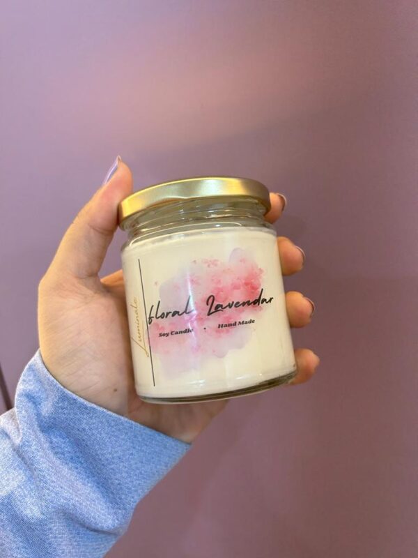 100% Soywax - Floral Lavendar Scented Candle